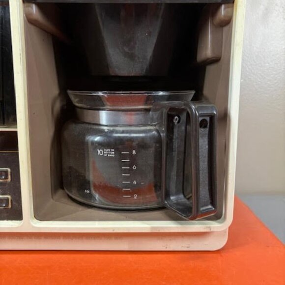 Vintage Black & Decker B4SDC-3D 10-Cup Undercabinet Spacemaker Coffee Maker - Picture 4 of 6